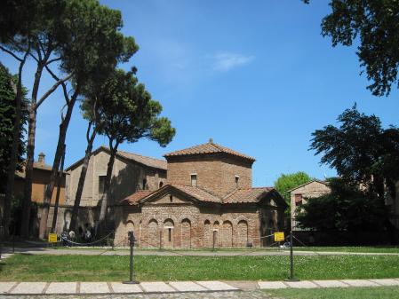 Mausolée de Galla Placidia, extérieur (425-450), Ravenne