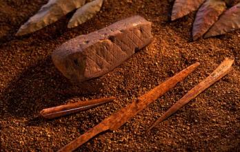 Blocs d’ocre de Blombos (-75-80 000 ans)