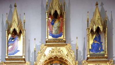 Couronnement de la Vierge (1414). Les trois pinacles.