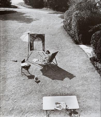 Jacques Henri Lartigue. Bibi, jardin du château de Rouzat (1921)